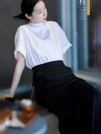 小个子微胖姐妹的福音!这套A字半裙+白T恤,显瘦又时髦,夏日必备~💕👗 #小个子微胖穿搭两件套