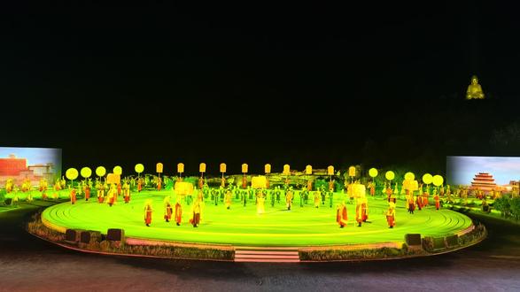 鼎盛王朝康熙大典——四海归一普天同乐
#大型夜景演出 #实景演出灯光秀