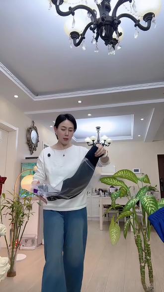 校里校外都很实穿的百搭#运动裤 今年我仍然给孩子选#特步 性价比真心高,一定要提前下手,便宜的不是一星半点#休闲裤 #百搭裤子 #儿童裤子