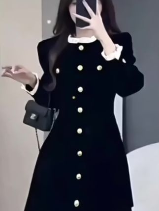#赫本小黑裙 #高级感穿搭#黑色系穿搭 #气质轻熟风 #早秋穿搭
