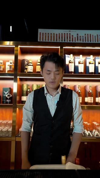 #上热门 #鸡尾酒 晚上来一杯尼格罗尼 会好睡很多