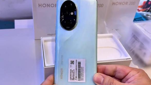 荣耀200 Pro在两千档几乎是独一无二的,一块来看看吧