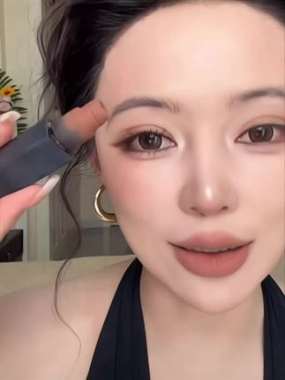 卡梅拉新品雾面哑光口红,很高级!不挑皮!黑黄皮北鼻们闭眼入!怎么涂都好看真的爱疯了!!!#哑光唇釉 #口红试色 #卡梅拉口红 #好物推荐🔥 #大容量唇泥