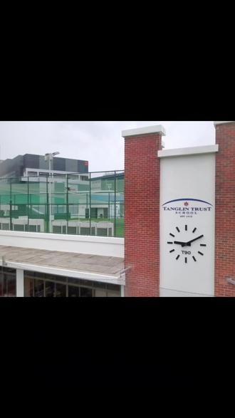 三分钟系列4|多数家庭梦寐以求的TTS
👉简介:东陵信托学校(Tanglin Trust School)成立于1925年,是东南亚最古老的英国国际学校,致力于为幼儿园到高中的全年龄段学生提供具有国际视野的英国国家课程。TTS是一所非营利性机构,希望最终能培养出有责任心、重视诚信且积极热情的学生;同时也鼓励每一位学生都能找到自身价值,体会到人生的快乐与成功。
东陵信托能成为无数家庭争相报考的最大因素便是该校的学术成绩历来瞩目出彩,该校的A水准成绩,IB成绩,IGCSE成绩都相当的优秀。22年IB的平均成绩更是高达41.3分(满分45)!当然,东陵信托同样注重培养学生的兴趣及个人性格的发展,除了提供从音乐和戏剧到创业和社会服务等广泛的课外活动项目。
除了优秀且全面的教学系统和师资力量外,东陵信托学校还注重营造一个温馨、友好、安全的学习环境。学校为学生提供各种支持和帮助,包括个性化辅导、心理健康服务和学业指导等,确保每个学生都能得到充分的关注和照顾。
多数学生斩获牛津大学,剑桥大学,哥伦比亚大学,斯坦福及帝国理工等名校OFFER,约95%的毕业生通常会选择第一或第二升学志愿大学被世界上最好的大学录取。
#国际学校 #新加坡国际学校 #国际高中