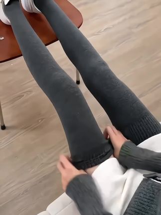 怕冷又不喜欢穿秋裤的 这款大腿袜可以预备起来了!!#袜子 #裤子穿搭 #百搭显瘦 #强烈推荐