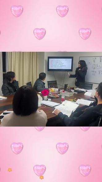 常用固定搭配与句型
1. お世辞を言う
· 意思是 “说恭维话”、“奉承”。
· 例:彼はすぐお世辞を言う。(他很会奉承人。)
2. お世辞が上手い
· 意思是 “很会说话”、“擅长恭维”。有时含讽刺意味。
3. お世辞でも
· 意思是 “即便是客套话(也…)”,用于回应赞美时表示谦虚或开心。
· 例:お世辞でもありがとう。(就算只是客套,也谢谢你。)
#日语 #日语学习 #课堂随拍 #学习方法 #成都外言社
