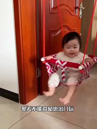 爸爸给孩子们安装秋千啦,秋千是每个孩子童年必不可少的快乐,室外室内都可以用,秋千的座椅是这种绳索的,安全性更高,宝宝玩耍更放心。安装简单,有座椅、秋千、悬挂器、膨胀螺丝。 固定绳索,秋千的承重力很好,大人坐上去也没问题。秋千的高度可以随意调节,家里有娃的快安排上。#好物推荐 #种草好物  #分享好物 #必备好物  #实用好物
