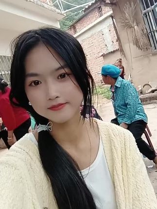 来吃八大碗😂😂顺便带个小姐姐回家😄😄