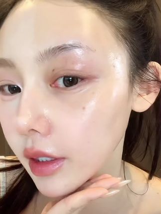 卡粉起皮斑驳脱妆的姐妹快来学精简妆前!#底妆 #妆前护肤 #面霜喷雾 #贴贴喷雾 #妆前面霜