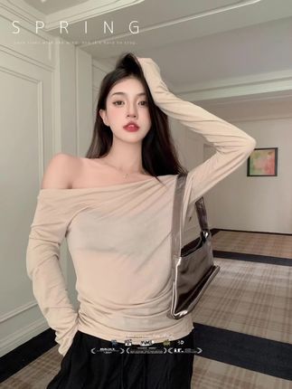 我们穿得好看是想让自己开心呀!#赵露思 #许我耀眼 #打底衫女