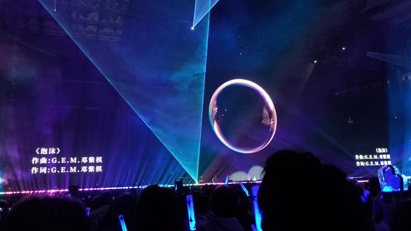 最近网上雷霆ai版泡沫有点多
放一下原唱洗洗耳
(解解对不起我不是故意要拍你九九归一的腹肌的)