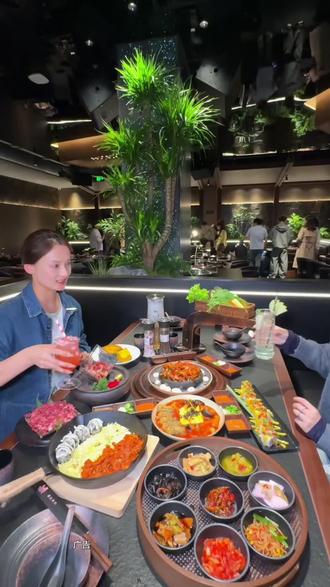 青岛新开超有氛围的烤肉店,59.9代100一定记得先囤上 #SURE炭火烤肉#青岛好店推荐#青岛旅游 #青岛攻略 #青岛美食