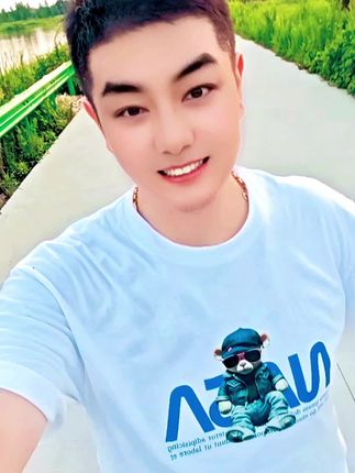生活很累也要笑着面对,爱笑的男人😄😄😀😀😊😊