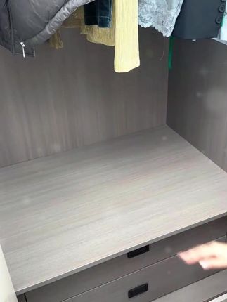 -衣柜里放几个收纳箱,衣服裤子收纳整洁,拿取也方便,更好的利用了衣柜空间#收纳箱 #实用省空间 #折叠收纳箱