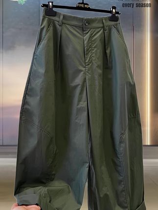 2025爆款预警!梧桐裤,慵懒风必备 ,宝子们,好评如潮的梧桐裤来袭!精巧裤型,融合阔腿舒适与利落,显瘦修腿超厉害,高腰对小个子超友好。 ,棉质面料透气亲肤,垂坠感满满,高级感拉满。搭配超灵活,T恤、衬衫、针织开衫随意搭,休闲、职场、度假风一键切换,堪称百搭神器。2025 慵懒风热门单品,入手绝不亏!,#梧桐裤穿搭 #2025流行单品 #松弛感穿搭 #高腰九分裤 #显瘦工装裤