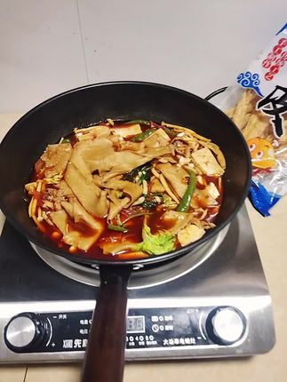 在家不知道吃什么?试试这个#手工老豆皮 ,巨好吃,超级下饭#好吃到停不下来 #分享家乡美食 #简简单单一顿家常便饭