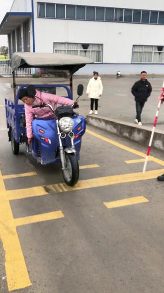 三轮摩托车考试流程,半坡,绕桩,单边桥,让你轻松考过拿证 #宏顺驾考服务中心 #三轮车科目二三全过程 #考驾证 #摩托车驾驶培训 #d证可以骑二轮摩托车吗