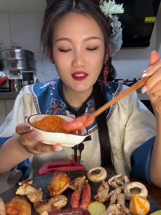 烤肉店同款的韩式风干肠 肉质细腻 味道和饭店的一样 巨好吃#风干肠#下酒菜#韩式风干肠 #烤肉#大人小孩都爰吃