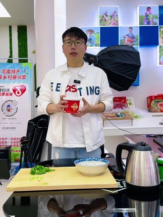 回复 @子非余的评论 很多老乡要求我泡一碗看看,我自己也经常在公司在家里都吃,想家的老乡可以安排一单试试,咱们叶县的麻酱米线,在外的你想这一口吗#特色美食小吃 #地方美食#我为家乡农产品代言