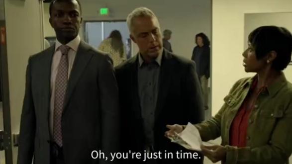 You're just in time 你来得正好。你刚刚赶上。
用于表示对方在关键时刻恰好到达,没有迟到,常用于会议、演出或活动开始前。
You're /jɔːr/ —— you are的缩写,代词+系动词,表示“你是”
just /dʒʌst/ —— 副词,表示“正好”、“恰好”
in /ɪn/ —— 副词,表示“到达”
time /taɪm/ —— 名词,表示“时间”
A: rushes into the cinema as the lights dim B: “You're just in time. The movie's about to start.”
A:(灯光暗下时冲进电影院)B:“你来得正好。电影要开始了。”
这句话常用于准点到达、赶上末班车或紧急支援及时到位时。与“You made it”相比,“You're just in time”更强调“准时性”。该词语气可以是如释重负的、欢迎的,或略带“差点就晚了”的庆幸。在会议即将开始时,同事落座,你说“You're just in time”。在生日派对,朋友在切蛋糕前赶到,你说“You're just in time”。反义表达是“You're too late”或“You missed it”。当对方迟到时,应诚实告知。在职场中,客户在提案前最后一刻进入会议室,你说“You're just in time”缓解尴尬。在亲密关系中,伴侣在你刚做好晚餐时到家,你说“You're just in time”表达惊喜。在戏剧中,这句台词增加紧张感。总之,这是一句对“守时”的积极肯定。