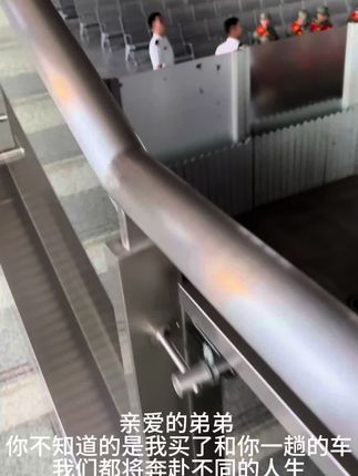 “去时懵懂少年,归时顶天立地” 我最爱的弟弟陪你长大,送你入伍🫡 祝你顺风顺水,扶摇直上,百事无忌,平安喜乐,万事顺心! 也祝愿你的军旅生涯一帆风顺,前程似锦!#入伍参军 #姐弟