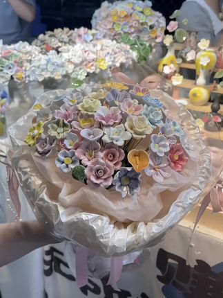 你说爱情有保质期 我便送你一束永恒的花 #景德镇 #陶瓷花束