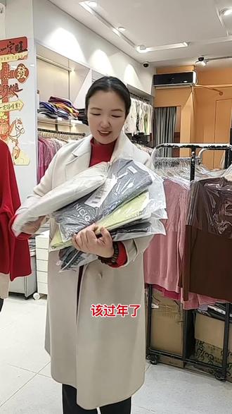 给家人们定制的羊绒衫都到店了,在郑州穿好品质羊绒就来印象草原,很多款式任你挑选#郑州印象草原 #同城好店推荐 #100%山羊绒衫