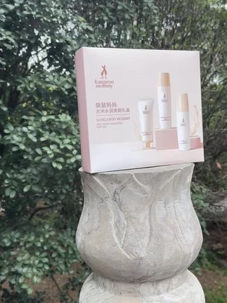 袋鼠妈妈你太卷了吧,99直接发14件套,护肤套盒要选大品牌用着放心,换季肌肤干燥,各种小情绪的姐妹们,你就闭眼冲它,大品牌用着放心#袋鼠妈妈