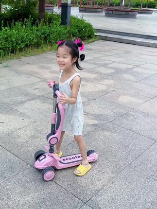 #儿童车 #童车 #滑板车 #萌娃骑车 #童车玩具