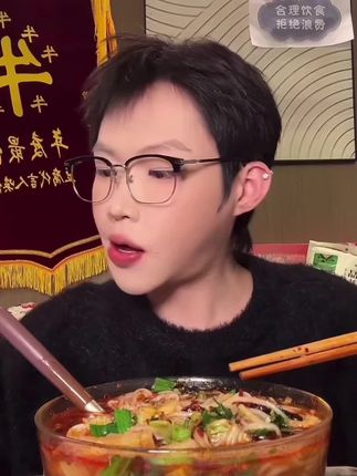 贵州羊肉粉 唤俊推荐羊肉粉真的好香 味道很正宗而且升级后分量特别足 爱吃羊肉粉赶紧下单 嗦粉 唤俊