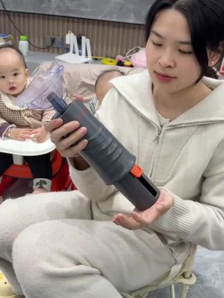 每年过年都是儿童孩子异物卡喉咙高峰期!一按就吸的海姆立克仪!操作简单快捷!家里有孩子宝宝的能备上真别省!有备无患!希望都用不到#异物卡喉 #海姆立克急救法 #育儿经验分享 #宝妈推荐 #新生儿