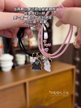 正负磁铁相吸,对的人也终究会靠近呀#手绳#情侣礼物#少女心爆棚#爱心相吸#手链 @DOU+小助手