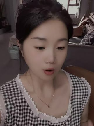 不要因为暂时的困难! 而闷闷不乐,一切都会好起来, 不信你回头看看。 不知不觉中,你已经挺过了很多的磨难!