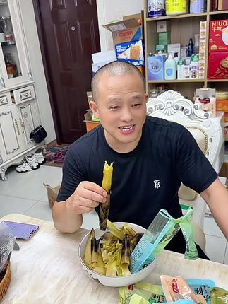 拍一斤送一斤,手剥笋