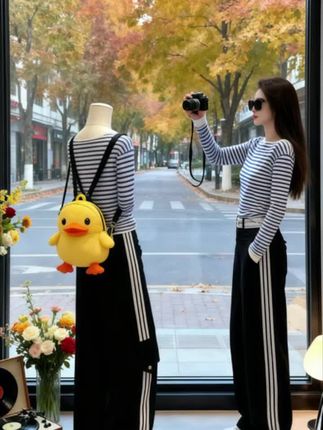 早秋一字领条纹长袖t恤三条杠高腰窄版阔腿 #时尚穿搭时尚穿搭时尚 #街头穿搭 #出游穿搭 #穿搭我是认真的 #气质女人