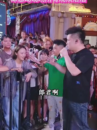 河南哭神九笙真的太厉害了!用心唱出来的爹娘的恩情还也还不够,直接感动所有人观众现场落泪#木森 #木森大舞台 #人气爆棚 #气垫 #音乐分享