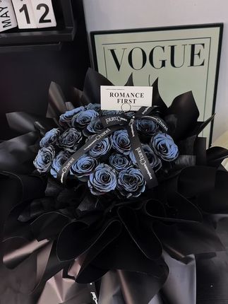 我把好运藏在花里 愿它能为你带来幸运与欢愉❤️ #蓝色系 #花艺教程 #生日花束 #花店 #男士花束