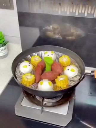 这个不锈钢蒸笼架用它蒸东西非常方便,上面自带一个提环,直接拎到餐桌上也不烫手。#超实用 #厨房必备神器 #蒸蛋器 #生活好帮手
