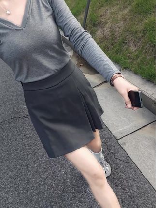 “衣服穿在身上才漂亮,钱给你花才是你的,至于他住什么房子,开什么车,和你没有任何关系,握在自己手里的才是真的………#穿搭 #小个子穿搭 #韩系穿搭