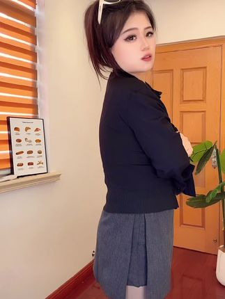韩系拼接假两件polo领大码衬衫2025早秋新款防晒口袋设计单排多扣,休闲显瘦。#假两件衬衫 #显瘦穿搭