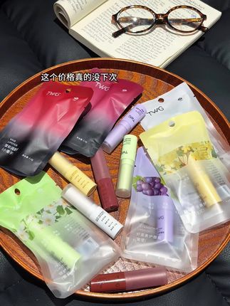 东西要反季买,这话果然没说错!才这价到手两支润唇膏,这也太划算了吧!#润唇膏 #学生党平价彩妆推荐 #唇膏 #种草好物 #润唇膏
