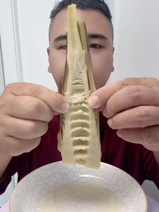 破价了!嘎嘣脆嫩手剥笋,开袋即食小零食,一包一斤,越吃越爱吃,笋尖,嫩笋,鲜嫩多汁,爽脆可口,下酒菜,下饭菜,网红零食,大人小孩都爱吃#太好吃了 #一口下去超满足又解馋 #解馋必备 #手剥笋清脆爽口
