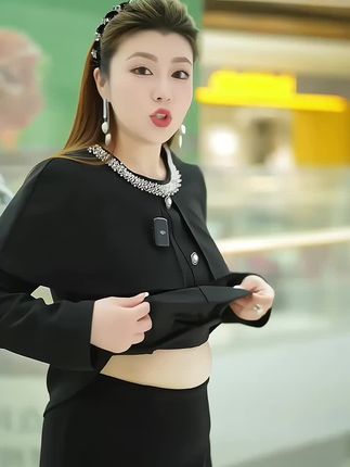 #气质女神穿搭#气质斗篷上衣#显瘦半身裙#好身材好气质#穿出高级感#大码女装#谁穿谁好看