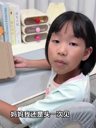 9月份开学,一定要在孩子的书包里准备一盒#米娅 可擦彩铅,按动出芯,使用起来巨方便,涂错了还可以修改,颜色饱和度很高,做笔记划重点,做手抄报都可以,开学带去学校太方便啦#彩铅 #铅笔 #开学必备 #学习用品