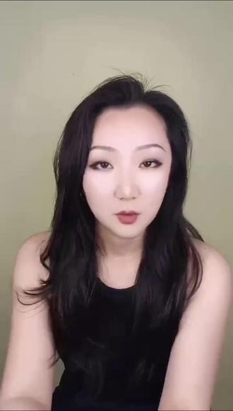 新东方为啥砍掉新概念? 因为适配不了新课标 + 中高考改革! 以前靠它背语法、刷题型能提分,但现在 ——
✅ 中高考听说占比飙升(上海口语 35 分、小学听说占 70%)
✅ 阅读全是原版真实话题(科技 / 环保 / 校园生活)
✅ 拒绝哑巴英语,口语流利度>语法完美度
📚 新概念的优点:经典语法体系天花板👇
✔️ 语法编排系统完整,从易到难循序渐进
✔️ 课文经典,句式地道,适合打基础、练写作
✔️ 几代人验证,应试提分有效果
🌟 现在英语学习的核心:口语 + 原版思维 新课标明确:英语是工具,不是死记硬背的知识点! 未来考试拼的不是谁背得多,而是:
✅ 纯正口语:能和外教无障碍交流,发音地道
✅ 原版语感:读国外原版教材,建立英文思维
✅ 真实应用:场景化表达,不是模板化背诵
💡 我们的线上外教原版课,完美适配新趋势!
100% 原版教材+外教
1v1+先听说后读写+兼顾应试
#新概念英语 #新东方 #英语 #外教