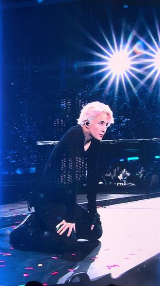 #薛之谦与薛之谦AI机器人共唱骆驼 我们的心愿是(世界和平)#四巡演唱会 #薛之谦广州天河体育中心