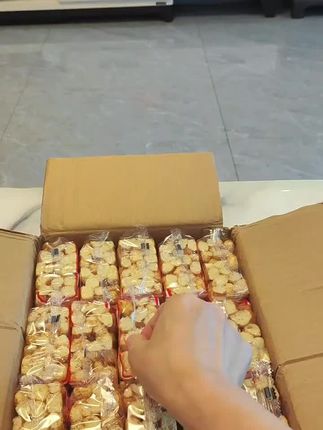 这个老北京粗粮米糕,你们应该都吃过吧!还是小时候的味道,一吃一个不吱声#零食推荐 #老北京米糕#米糕#粗粮#太好吃了