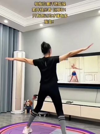 #瑜伽垫 #地垫 宝贝们,你们想要的高品质瑜伽垫来喽!本店是工厂直发,包邮到家,不用犹豫,赶紧入手吧!我们的瑜伽垫是新型天然橡胶材质,安全无毒,绿色环保。它具有强大的减震功能,可以有效保护关节,降低受伤风险,而且非常静音,不会打扰到别人,还能快速回弹,耐磨耐用。快来试试吧,你会喜欢的!#瑜伽垫推荐 #专业防滑瑜伽垫 #减震隔音运动地垫