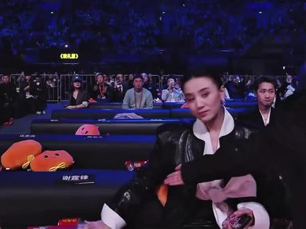 #谢霆锋 两个都是45岁#宋佳 一个帅出格,一个美出圈