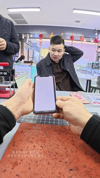 第一视角更换零循环高容电池#第一视角 #手机维修 #世纪威锋 #生活vlog